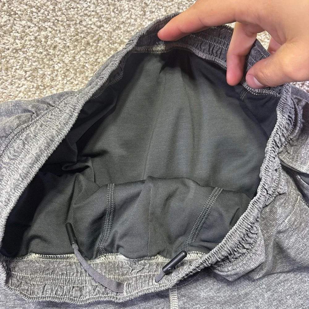 Lululemon Shorts Mens Large Gray Lined‎ Running Training Athletic Gym 9 Inseam